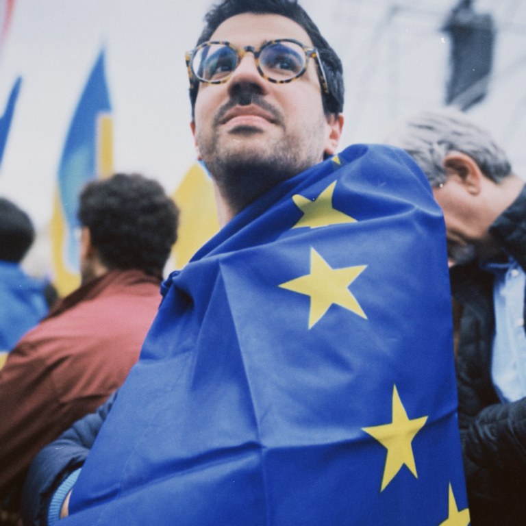 Nuovi equilibri, vecchie ambiguità: il posizionamento dell’Italia in Europa dopo i recenti sviluppi internazionali e il ruolo dell’associazionismo europeista